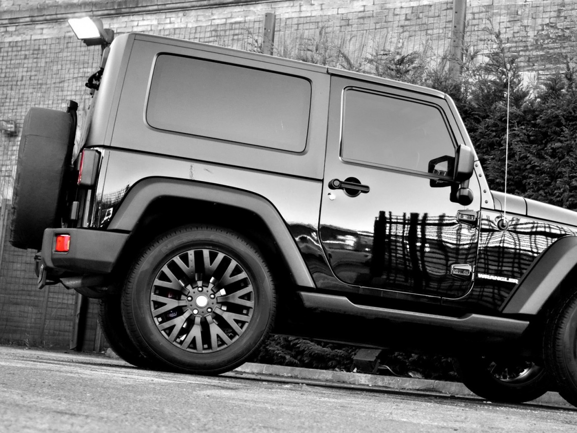 Черный внедорожник обои