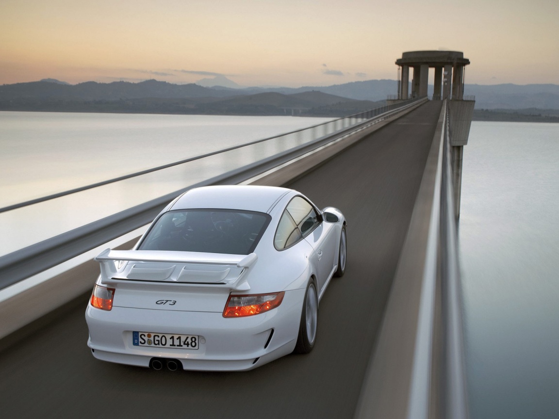 Порше на дамбе обои