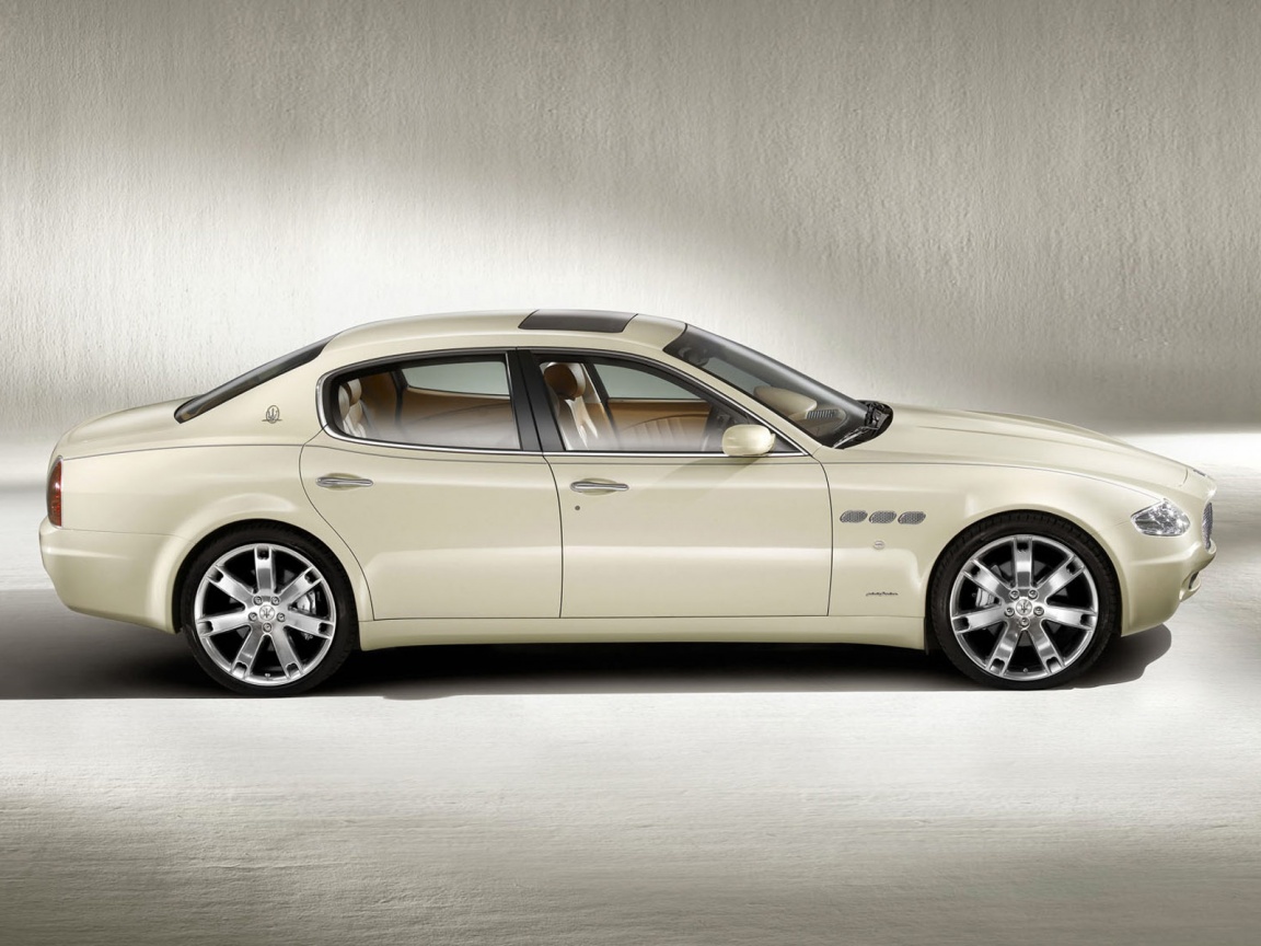 Maserati Quattroporte сбоку обои