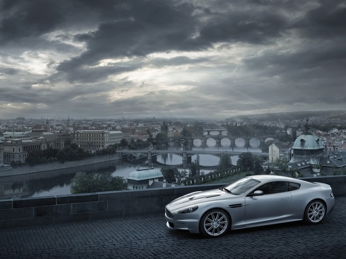 Aston Martin в городе обои