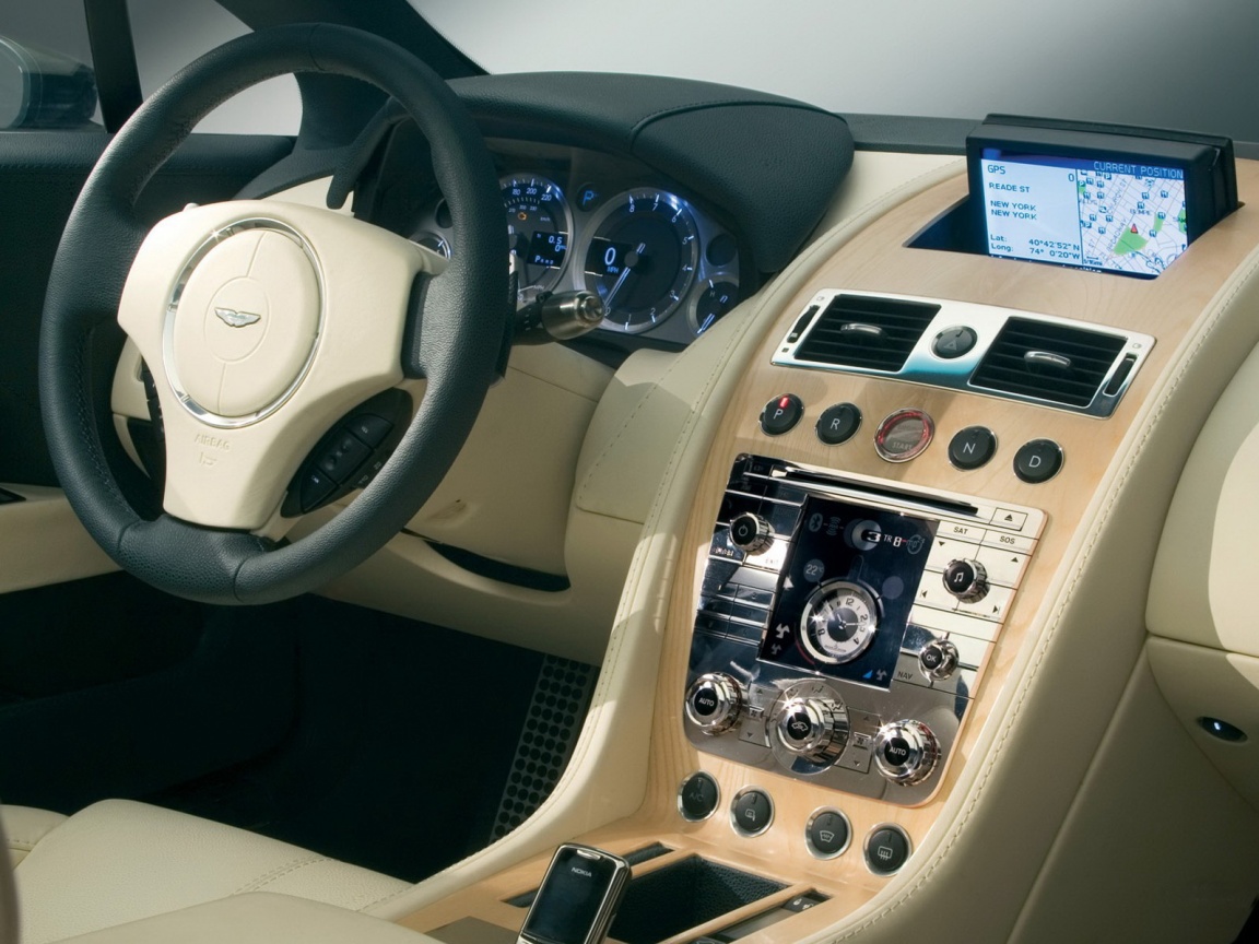 Салон Астон Мартина обои