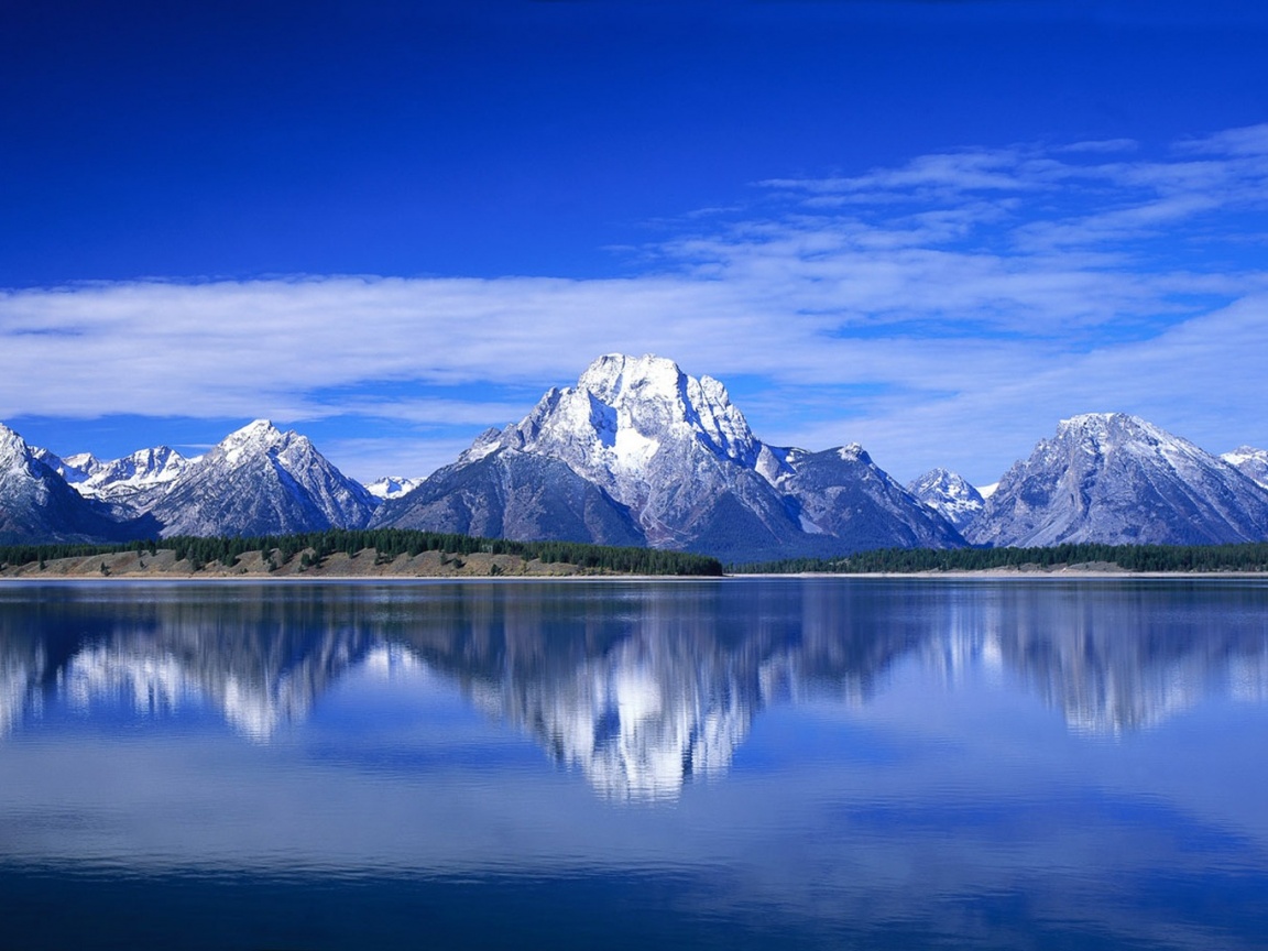 Вид на горы за озером обои