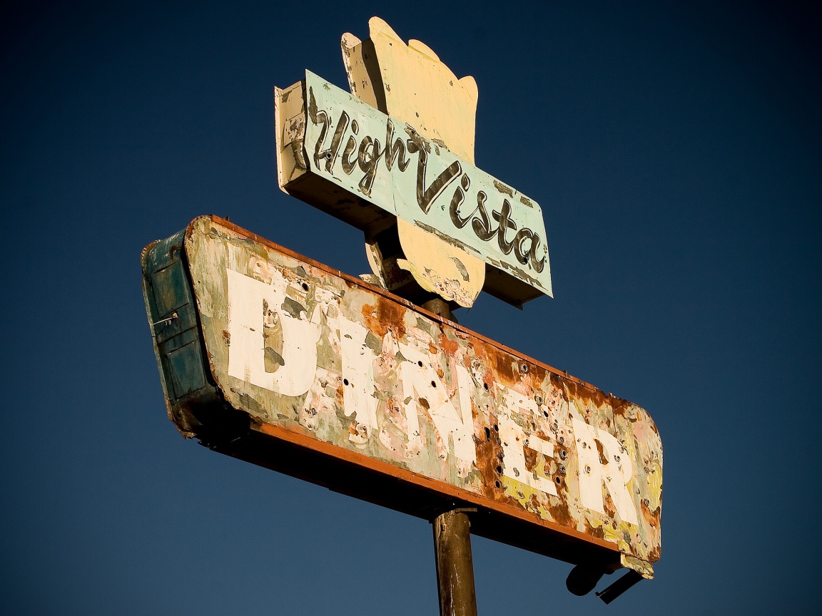 Вывеска заброшенного ресторанчика обои