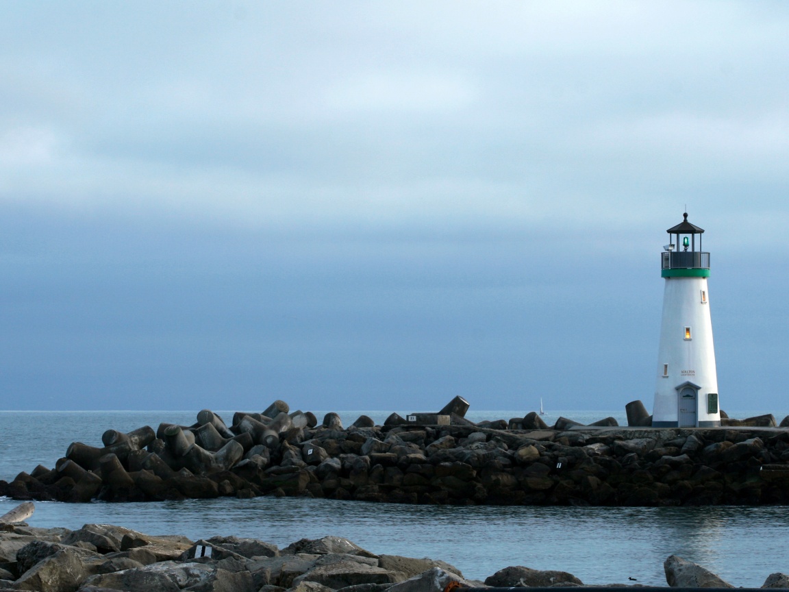 Маяк в порту Санта-Круз обои
