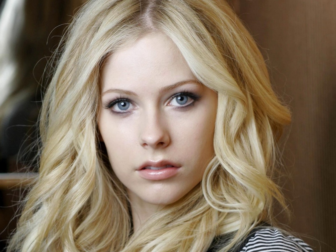Блондинка Аврил Лавин обои