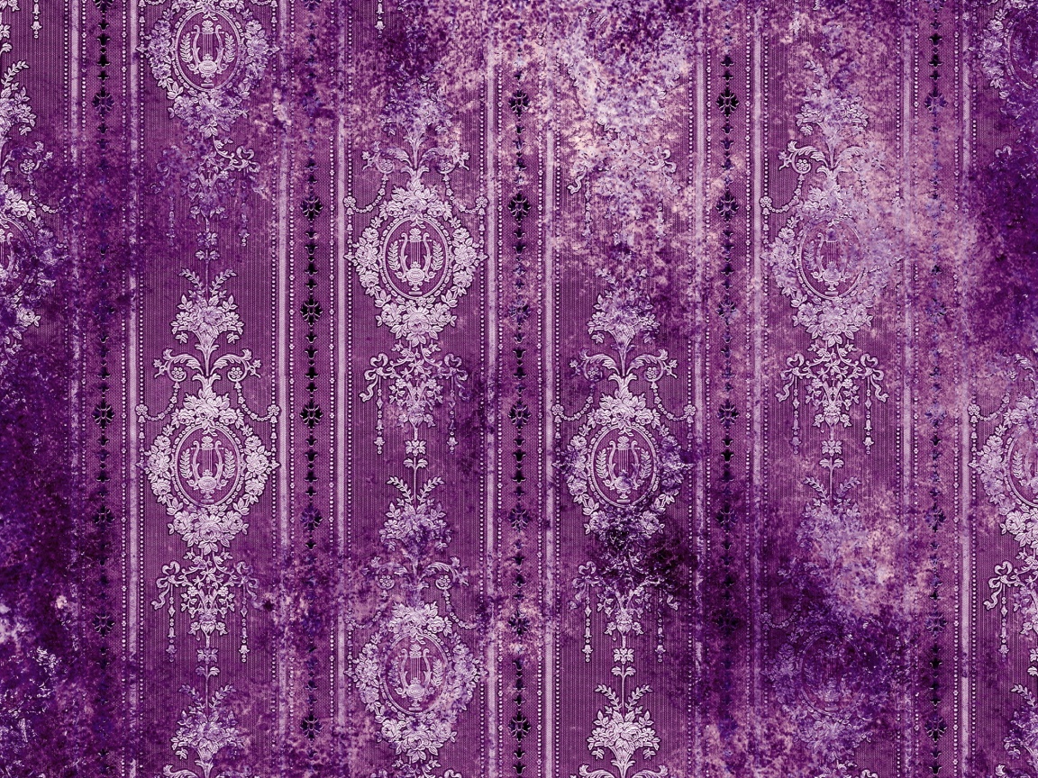 Старинные фиолетовые обои с узорами обои