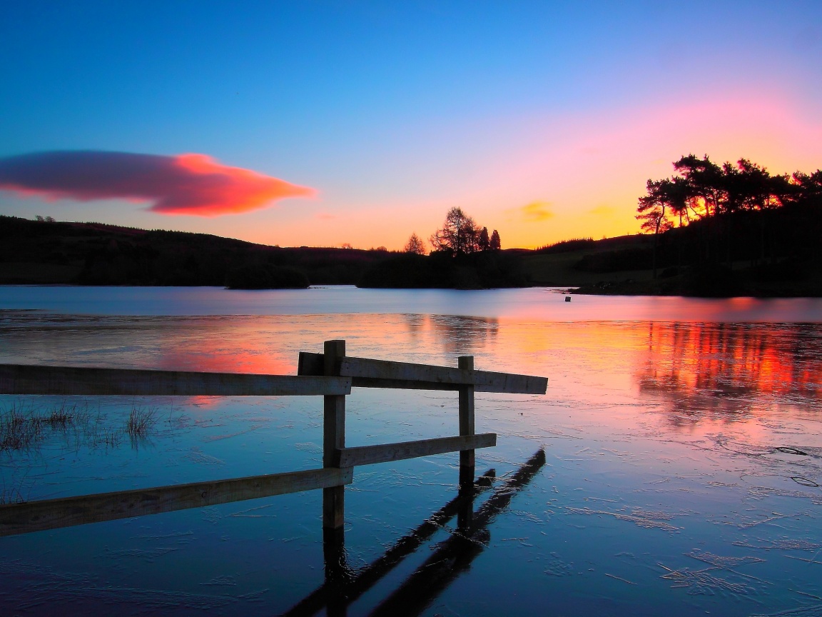 Красивый закат на озере обои