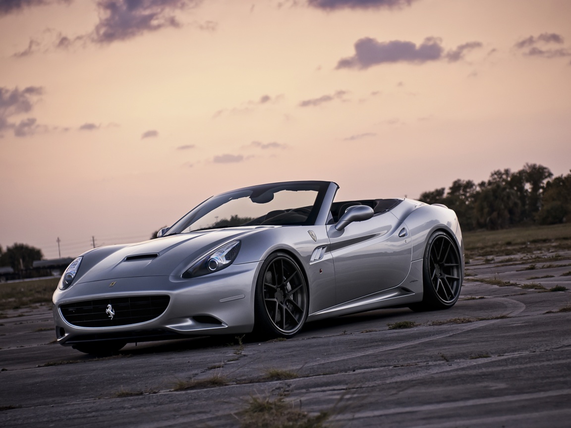 Ferrari на взлетном поле обои