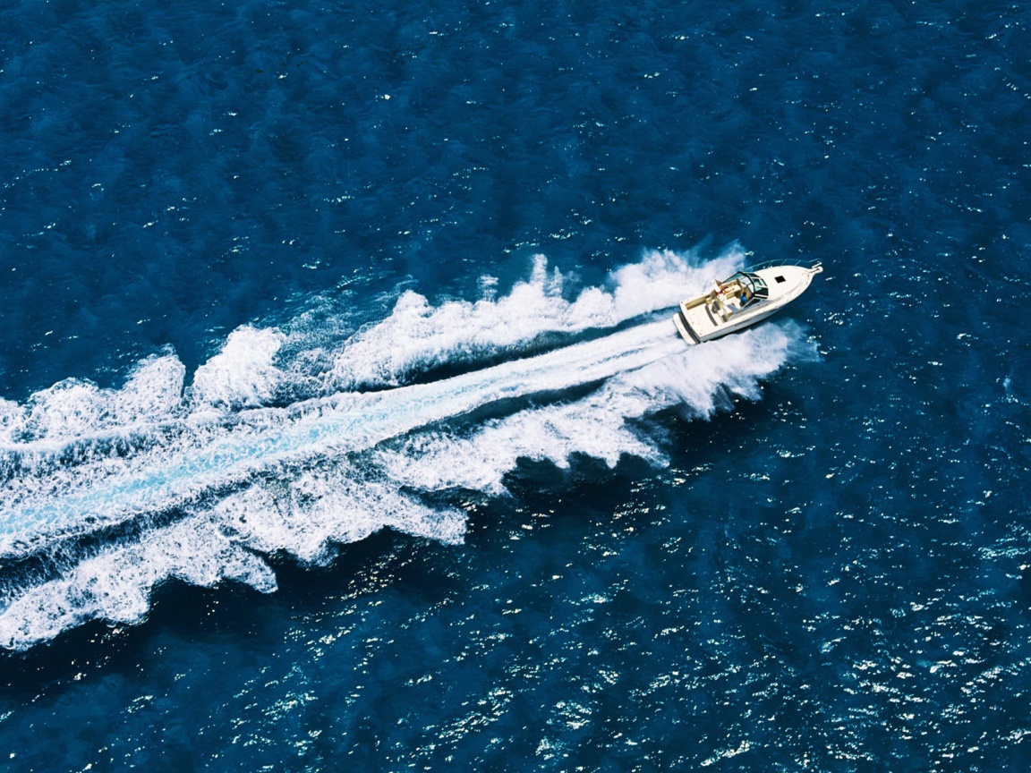 Вид на катер обои