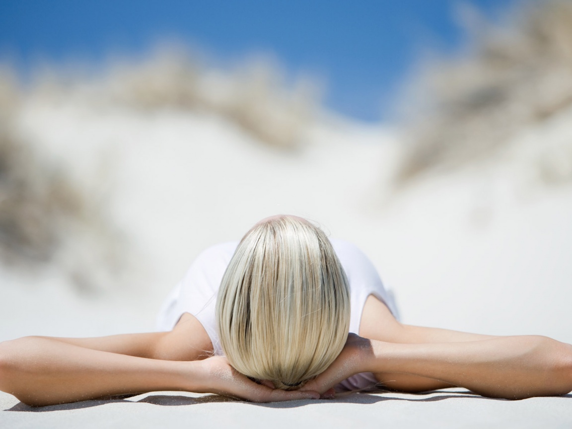 Девушка на солнце обои