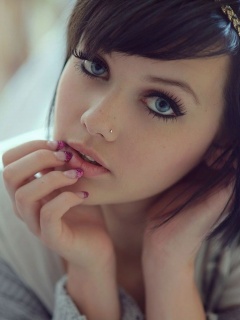 Задумчивая девушка обои