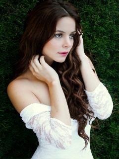 В белом платье обои