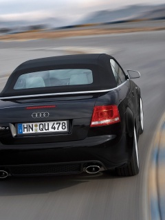 Audi RS 4 с тряпичной крышей обои