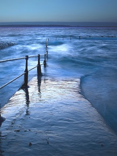 Пирс уходящий в море обои