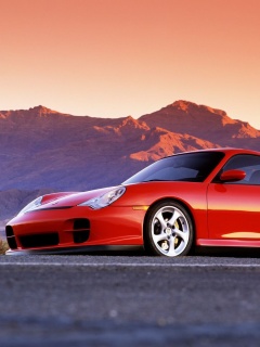 Красный Порше на фоне гор обои