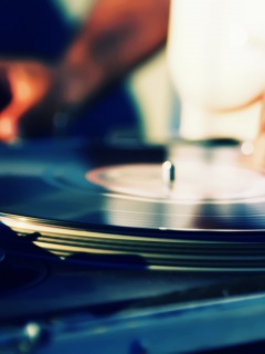 Винил на диджейском пульте обои