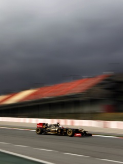 Болид на треке обои