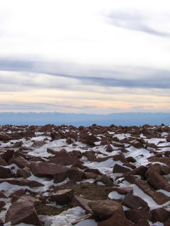 Заснеженная каменистая равнина обои