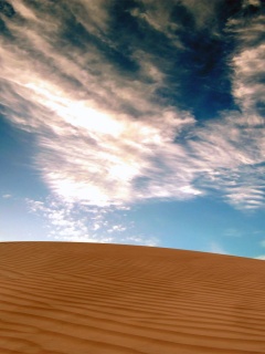 Облака над пустыней обои