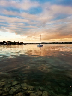 Яхта на озере обои