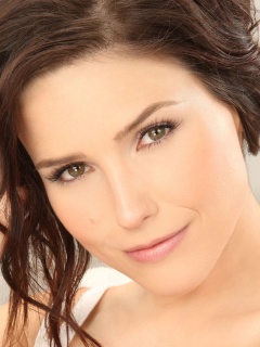 Симпотичная шатенка обои