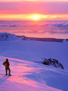 Путешественник в горах обои