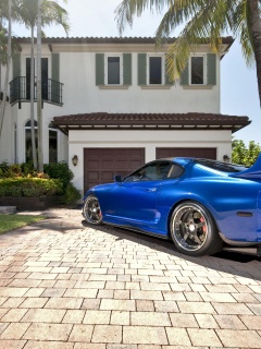 Синее авто у коттеджа обои