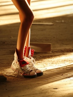 Ножки в кедах обои