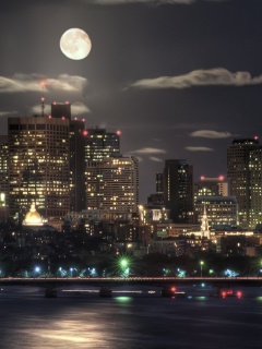 Луна над мегаполисом обои