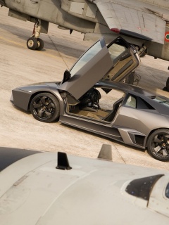 Ламборджини на военной базе обои