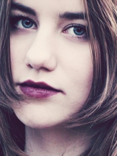 Взгляд голубоглазой девушки обои