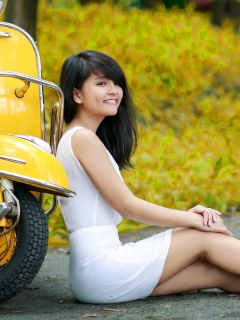 Девушка и мопед обои