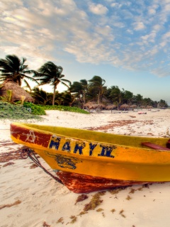 Лодка на берегу моря MARY IV обои