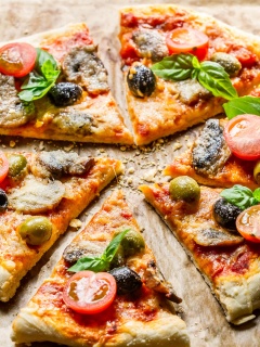 Сочная пицца с томатами и пармезаном обои