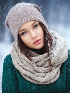 Девушка в снегопад обои