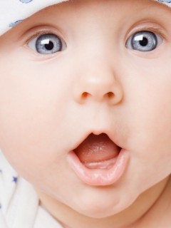 Удивлённый малыш обои