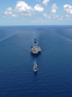 Авианосец с эскортом обои