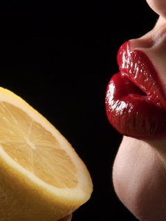 Лимон и губы обои