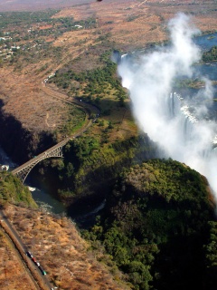 Живописный водопад обои