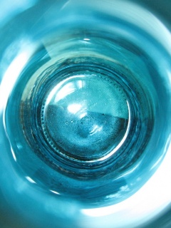 Дно стеклянной бутылки обои