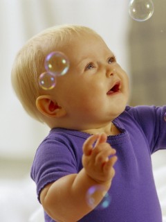 Игра с мыльными пузырями обои