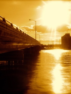 Залитый солнцем мост обои