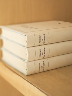 Книги на полке обои