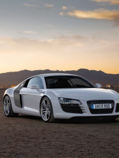 Белоснежная Ауди Р8 в пустыне обои