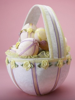 Пасхальная корзина с яйцами обои