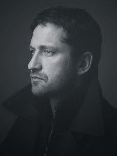 Джерард Батлер на темном фоне обои