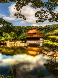 Японский домик на берегу озера обои