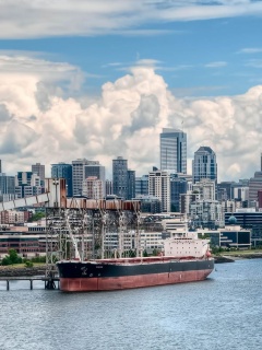 Баржа в ожидании отплытия обои