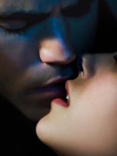 Поцелуй из Дневников Вампира обои