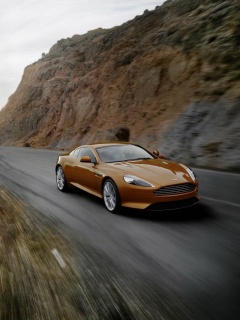Aston Martin в горах обои